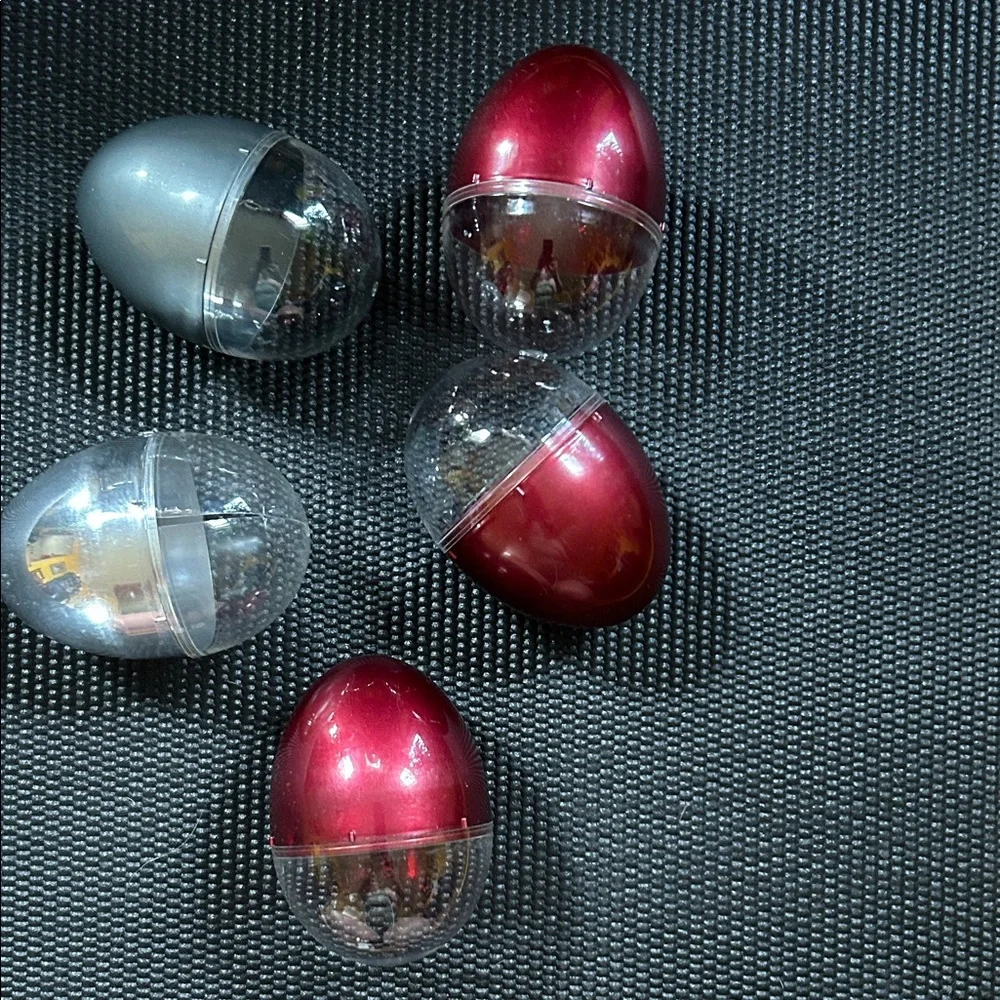 L’Eggs Pantyhose Eggs Set of 5 (one cracked as shown) Plastic Vintage Empty